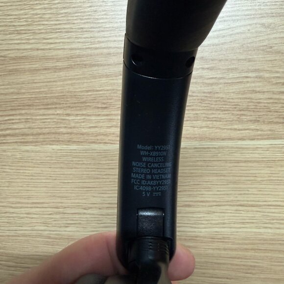 Sony WH-XB910N Wireless Noise-Canceling Headphones - Black - Picture 3 of 7